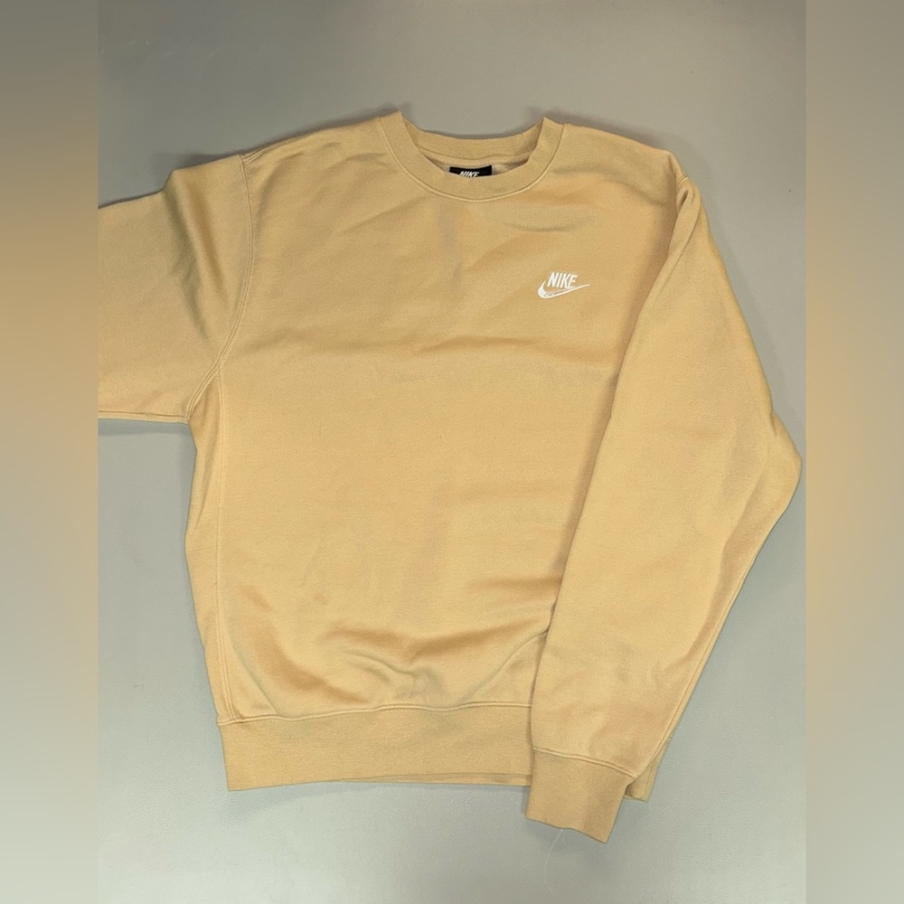 SLIGHTLY USED WOMENS NIKE CREWNECK!!